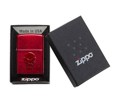 Зажигалка Zippo Doom с покрытием Candy Apple Red, латунь/сталь, красная, глянцевая, 36x12x56 мм